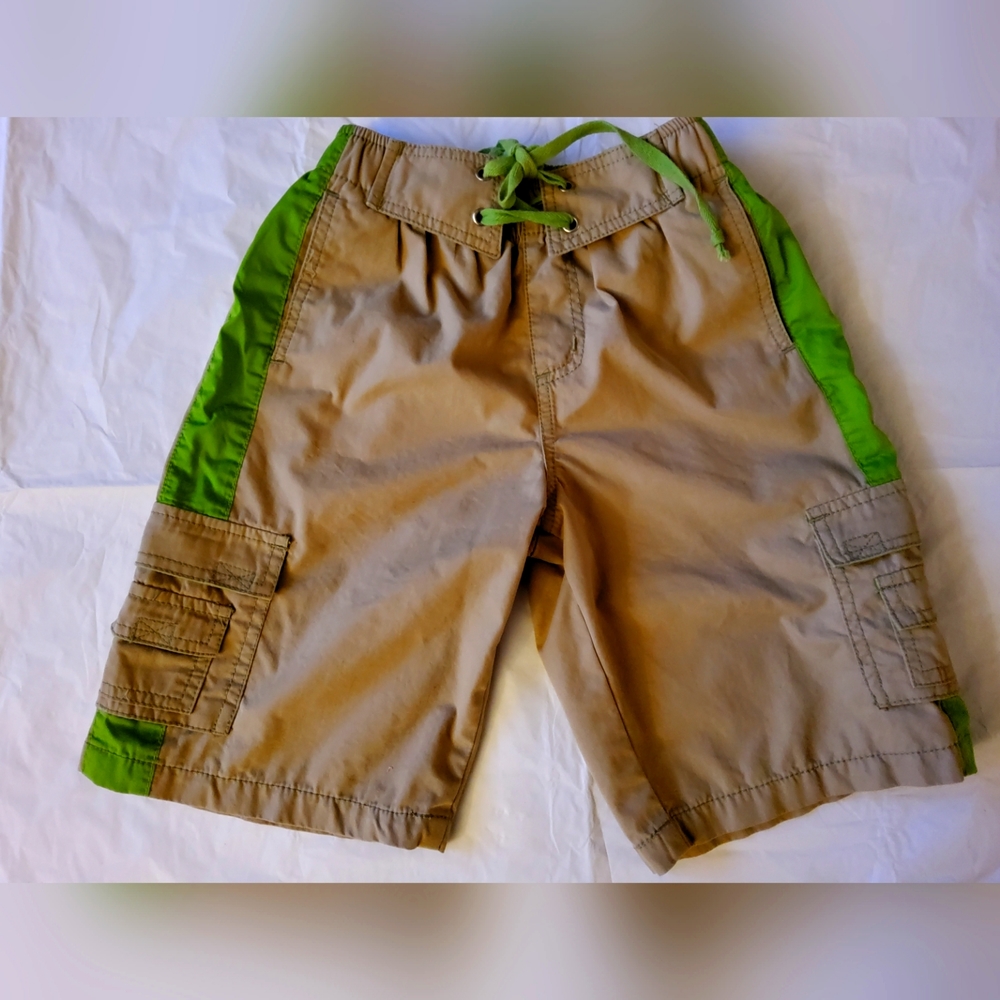 Mischief  Boys  swimming cargo shorts  Size, 6  Boutique like New